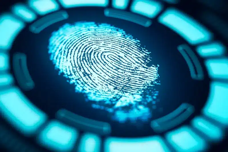 Huella digital simbolizando la autenticación segura y la protección de la identidad en nuestras soluciones de ciberseguridad para pymes.